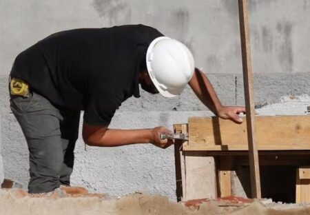 Governo lança linha de crédito de até R$ 30 mil para famílias reformarem suas casas Governo lança linha de crédito de até R$ 30 mil para famílias reformarem suas casas 5