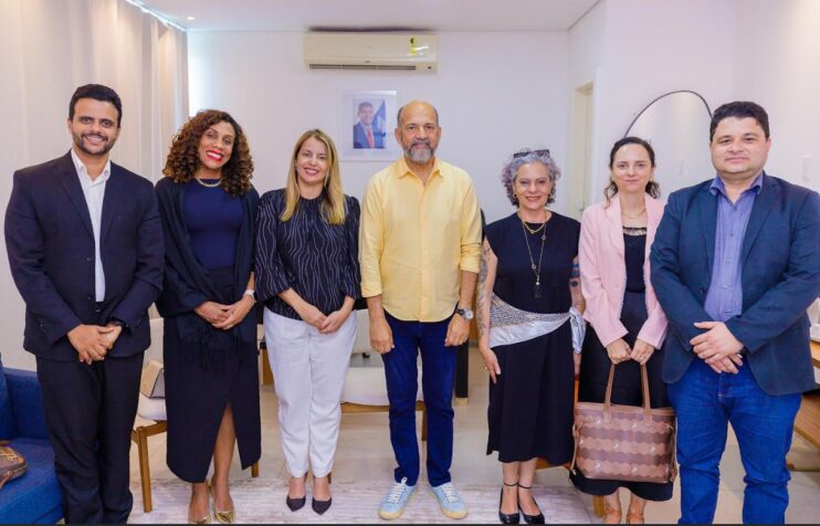 Prefeito Robério Oliveira recebe comitiva da Defensoria Pública durante ação do Gabinete Itinerante em Eunápolis 4