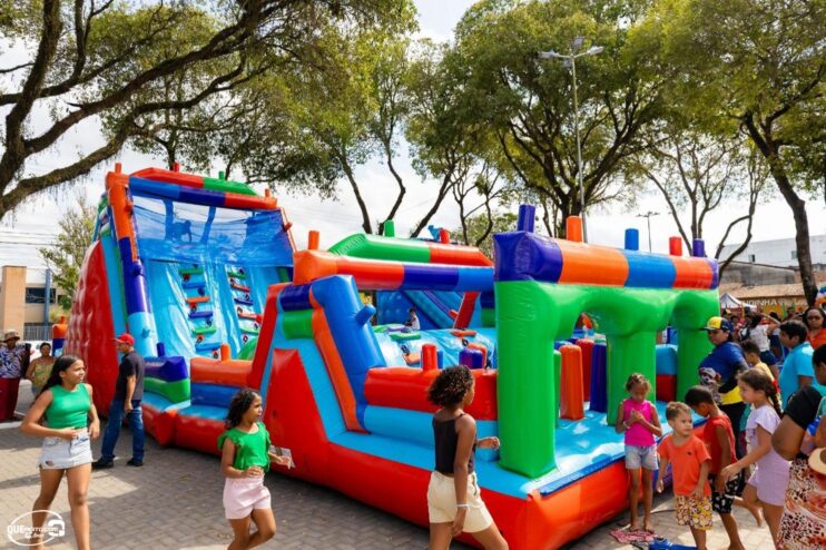 DIA DA CRIANÇA 28 Prefeitura de Eunápolis celebra o Dia das Crianças com grande festa e Praça lotada no Pequi 90