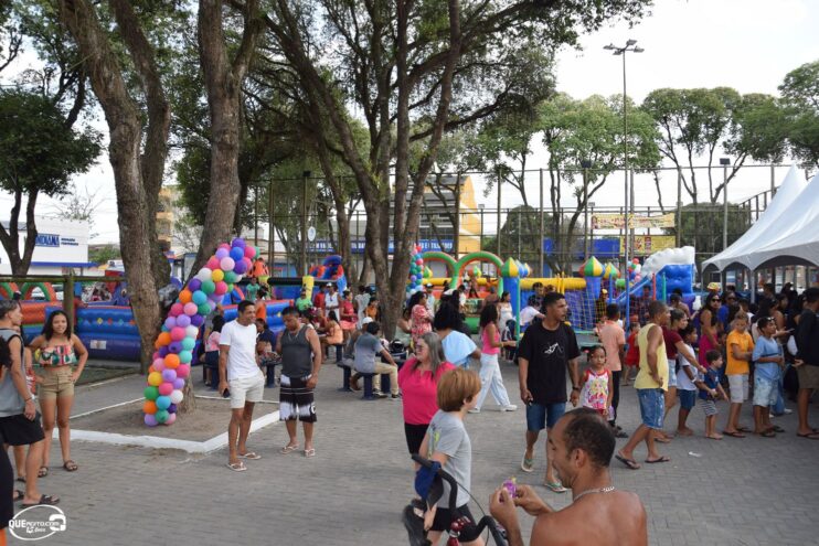 Prefeitura de Eunápolis celebra o Dia das Crianças com grande festa e Praça lotada no Pequi 57