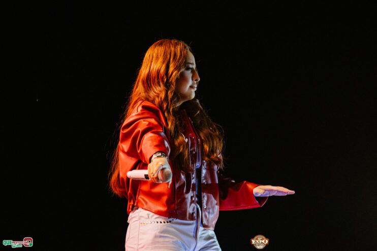 DSC_4339 Mari Fernandez leva o público ao delírio na segunda noite da Expo Teixeira 2025 785