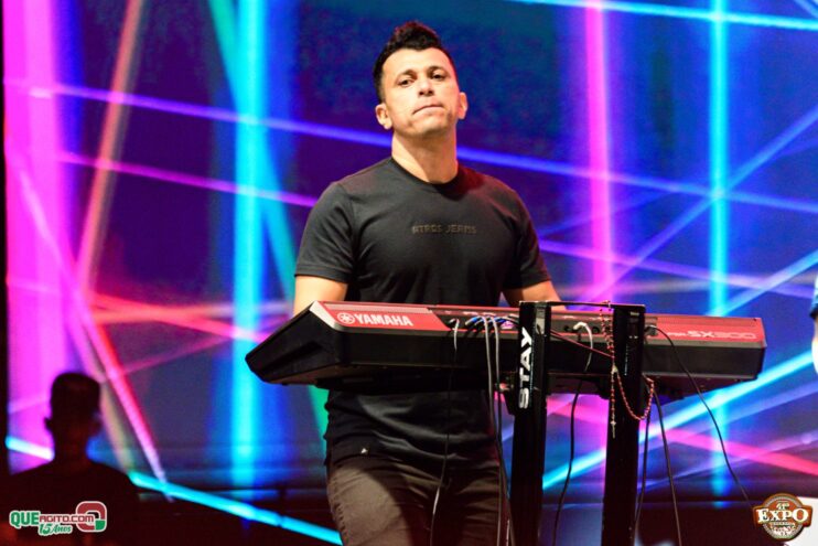 DSC_4618 Mari Fernandez leva o público ao delírio na segunda noite da Expo Teixeira 2025 948