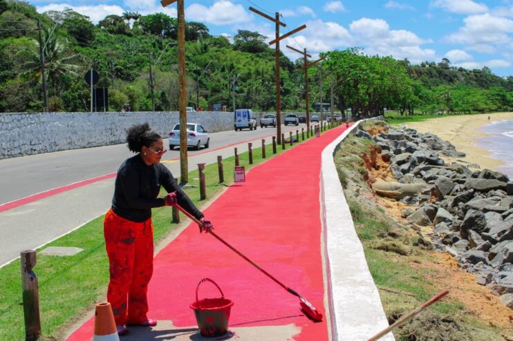 Manutenção de pontos da entrada da cidade e Orla Norte estão em andamento e embelezam Porto Seguro 16
