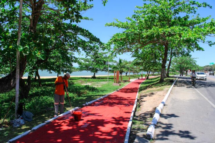 Manutenção de pontos da entrada da cidade e Orla Norte estão em andamento e embelezam Porto Seguro 18