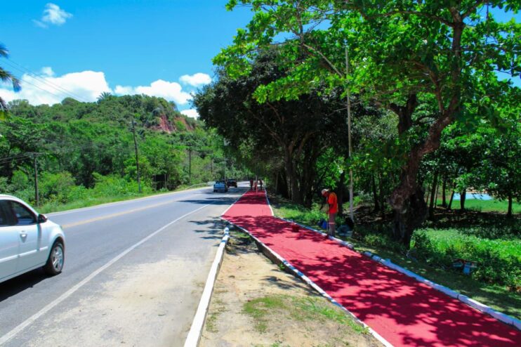 Manutenção de pontos da entrada da cidade e Orla Norte estão em andamento e embelezam Porto Seguro 19