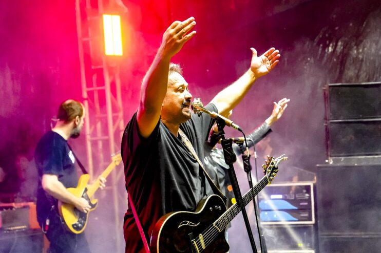 Fé, adoração e avivamento marcam o encerramento da Semana da Cultura Evangélica em Porto Seguro com show de Fernandinho 19