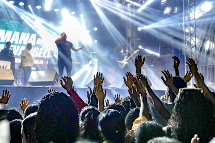 Fé, adoração e avivamento marcam o encerramento da Semana da Cultura Evangélica em Porto Seguro com show de Fernandinho 20