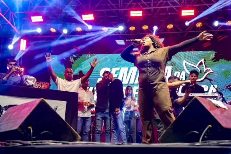 Fé, adoração e avivamento marcam o encerramento da Semana da Cultura Evangélica em Porto Seguro com show de Fernandinho 23