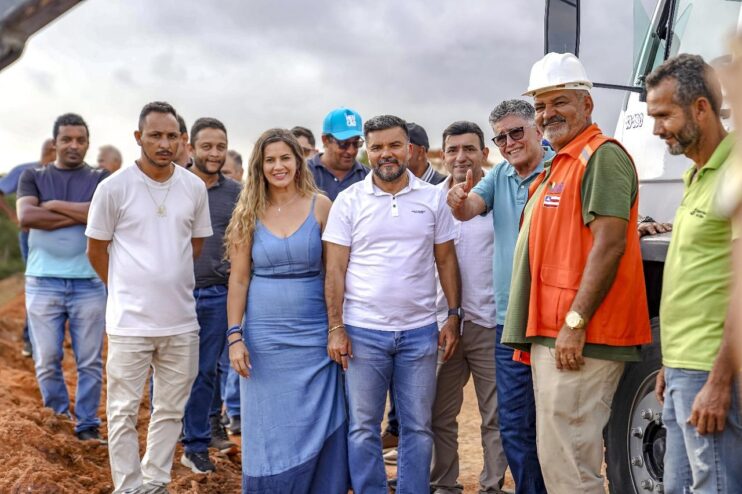 Prefeito Jânio Natal visita obras da Rua Pero Vaz de Caminha e da ciclovia no Anel Viário Prefeito Jânio Natal visita obras da Rua Pero Vaz de Caminha e da ciclovia no Anel Viário 4