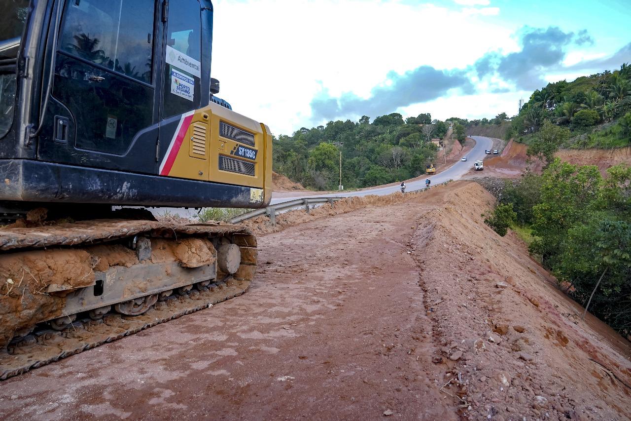 Prefeito Jânio Natal visita obras da Rua Pero Vaz de Caminha e da ciclovia no Anel Viário 8