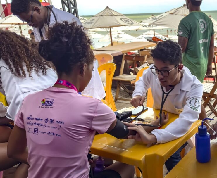 Porto Seguro se veste de rosa em ação pelo combate ao câncer de mama 27