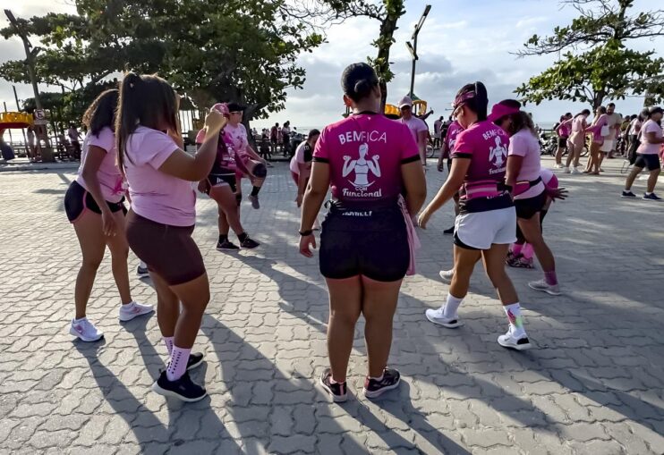 Porto Seguro se veste de rosa em ação pelo combate ao câncer de mama 31