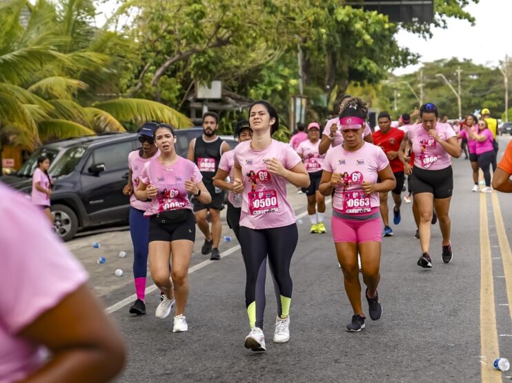 Porto Seguro se veste de rosa em ação pelo combate ao câncer de mama 22