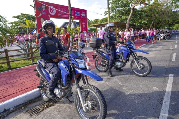 Porto Seguro se veste de rosa em ação pelo combate ao câncer de mama 23