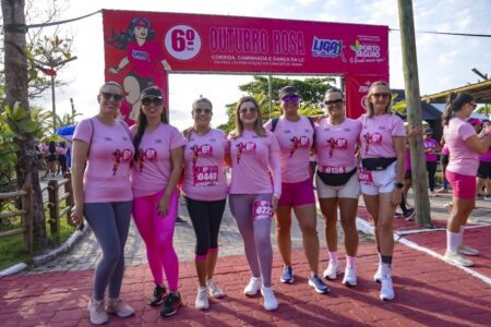 Porto Seguro se veste de rosa em ação pelo combate ao câncer de mama Porto Seguro se veste de rosa em ação pelo combate ao câncer de mama 9