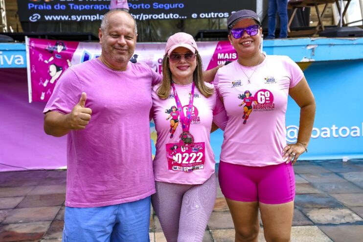 Porto Seguro se veste de rosa em ação pelo combate ao câncer de mama 19