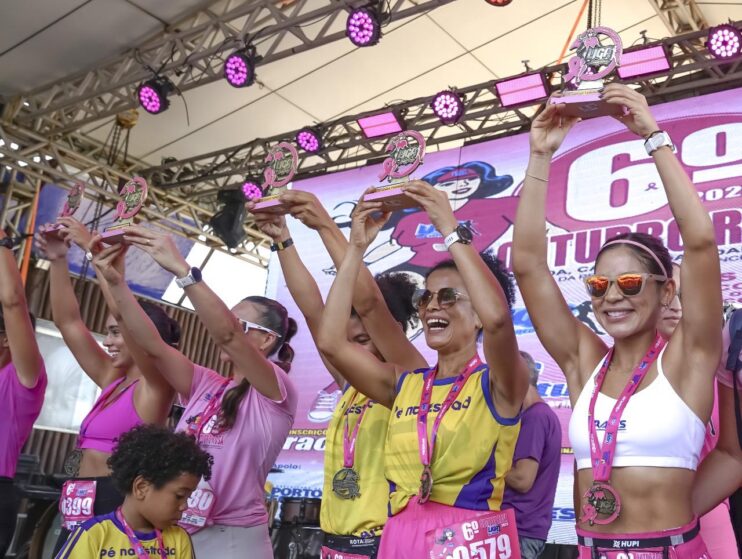 Porto Seguro se veste de rosa em ação pelo combate ao câncer de mama 15