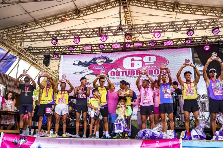 Porto Seguro se veste de rosa em ação pelo combate ao câncer de mama 11