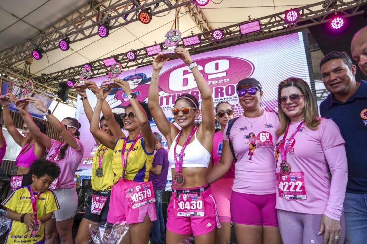 Porto Seguro se veste de rosa em ação pelo combate ao câncer de mama 13