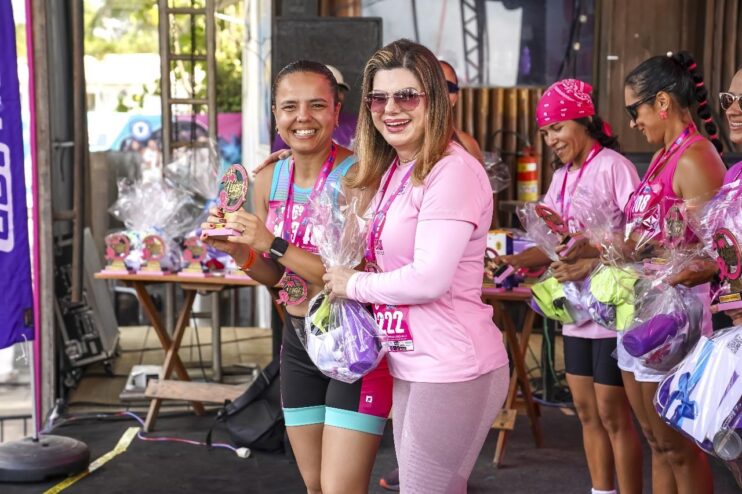 Porto Seguro se veste de rosa em ação pelo combate ao câncer de mama 17
