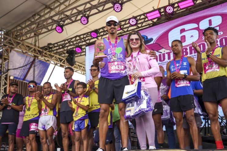 Porto Seguro se veste de rosa em ação pelo combate ao câncer de mama 14