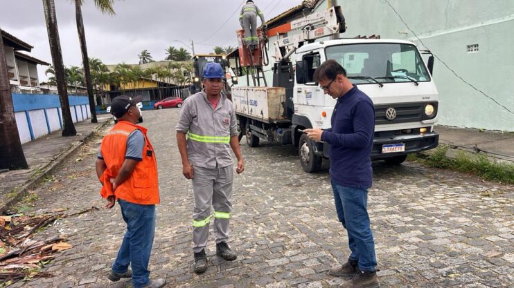 Prefeitura de Porto Seguro atua em regime de força-tarefa após fortes ventos e chuvas intensas na cidade 11