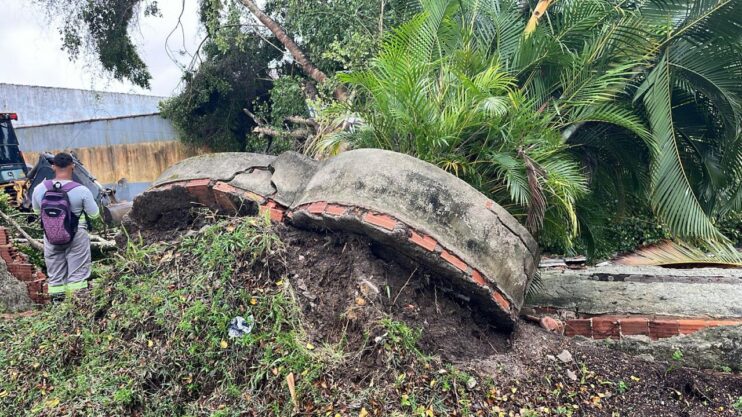 Prefeitura de Porto Seguro atua em regime de força-tarefa após fortes ventos e chuvas intensas na cidade 16