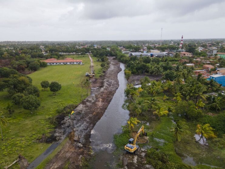 Prefeitura de Belmonte realiza ações preventivas de limpeza e desobstrução de valas e canais 4