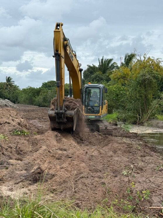 Prefeitura de Belmonte realiza ações preventivas de limpeza e desobstrução de valas e canais 12