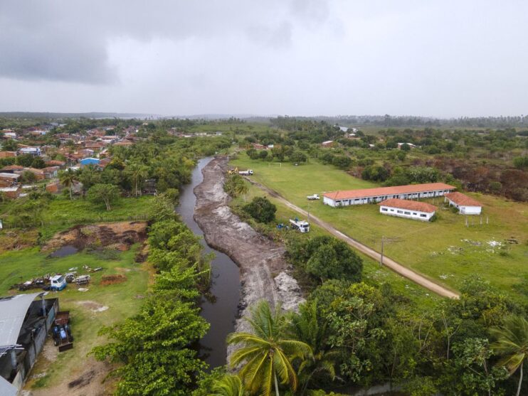 Prefeitura de Belmonte realiza ações preventivas de limpeza e desobstrução de valas e canais 14