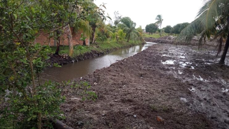 Prefeitura de Belmonte realiza ações preventivas de limpeza e desobstrução de valas e canais 9