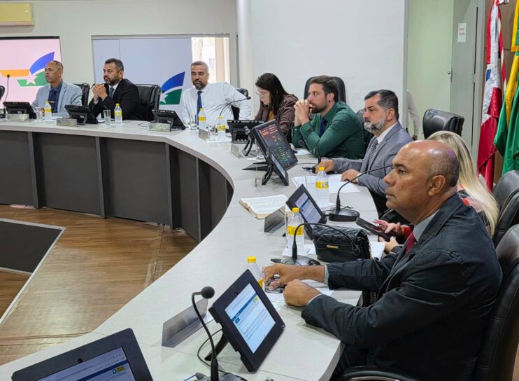 Com previsão de 2,3 bilhões, Câmara aprova PPA da Prefeitura de Eunápolis que estima orçamento para os próximos 4 anos Com previsão de 2,3 bilhões, Câmara aprova PPA da Prefeitura de Eunápolis que estima orçamento para os próximos 4 anos 4