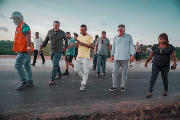 Jânio Natal acompanha avanços nas obras de infraestrutura pela cidade 10