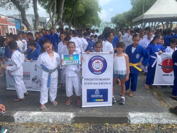 Judô na escola 2 Projeto Judô na Escola leva Eunápolis ao pódio da 20ª Copa Canavieiras com 42 medalhas conquistadas 18