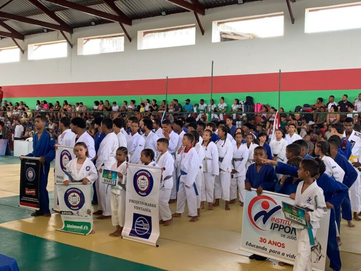 Judô na escola 3 Projeto Judô na Escola leva Eunápolis ao pódio da 20ª Copa Canavieiras com 42 medalhas conquistadas 17