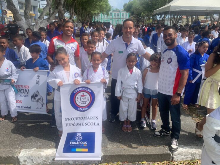 Projeto Judô na Escola leva Eunápolis ao pódio da 20ª Copa Canavieiras com 42 medalhas conquistadas Projeto Judô na Escola leva Eunápolis ao pódio da 20ª Copa Canavieiras com 42 medalhas conquistadas 4