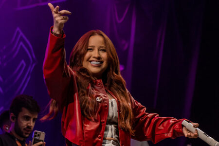 Mari Fernandez leva o público ao delírio na segunda noite da Expo Teixeira 2025 5