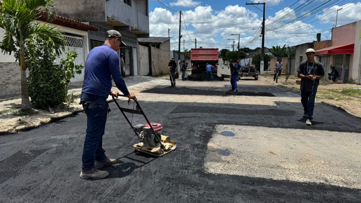 Prefeitura de Eunápolis intensifica Operação Tapa-Buracos e acelera recuperação das vias após período de chuvas 5