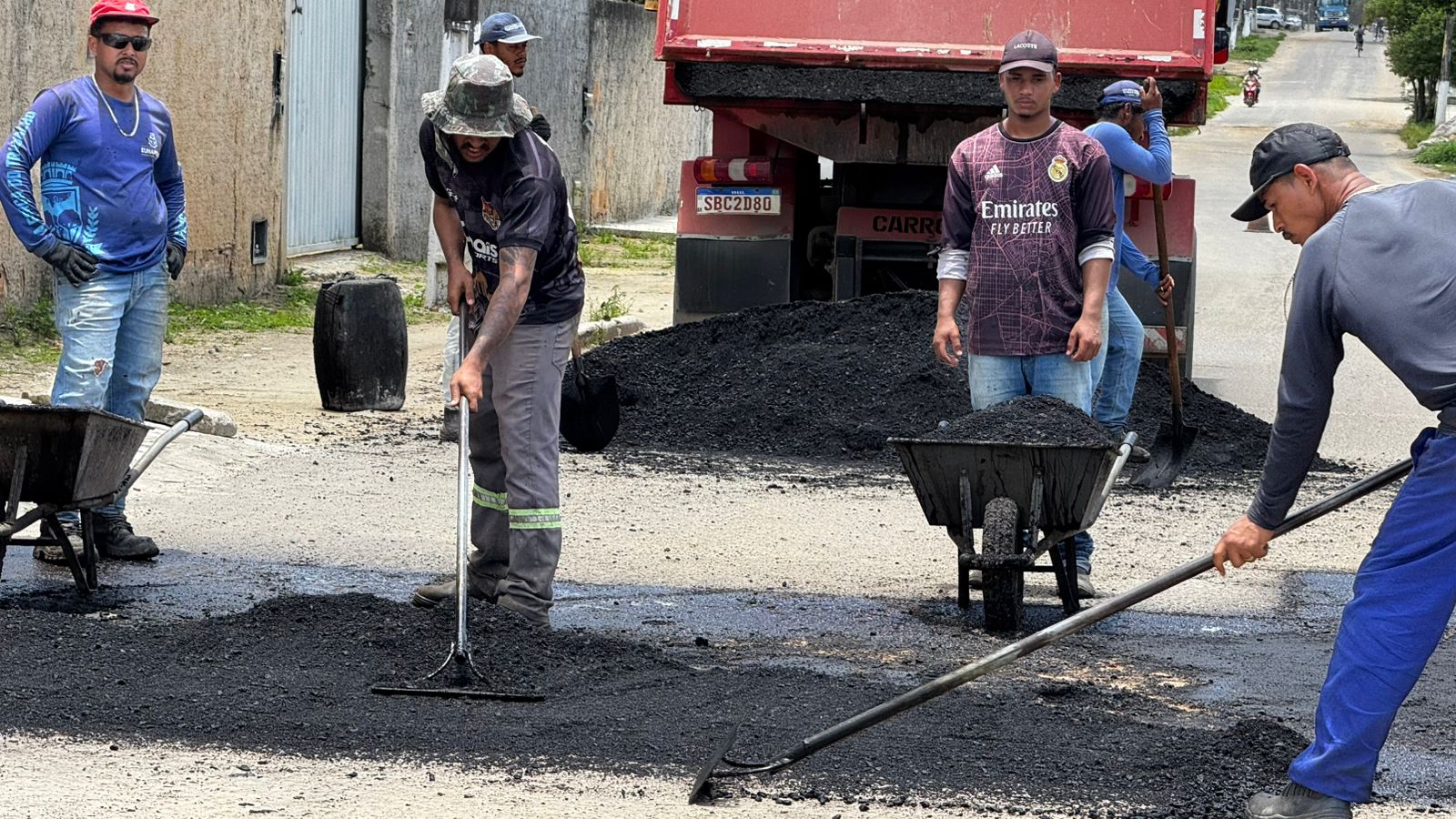 Prefeitura de Eunápolis intensifica Operação Tapa-Buracos e acelera recuperação das vias após período de chuvas 8