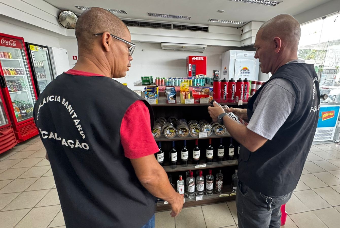 Prefeitura de Eunápolis realiza blitz educativa para prevenir consumo de bebidas alcoólicas clandestinas e proteger a população 6