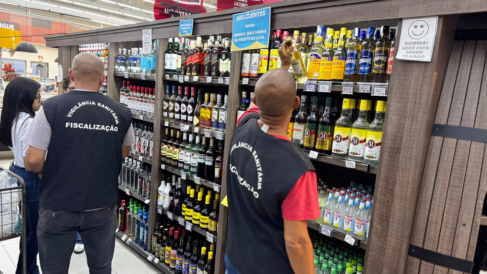 Prefeitura de Eunápolis realiza blitz educativa para prevenir consumo de bebidas alcoólicas clandestinas e proteger a população 5