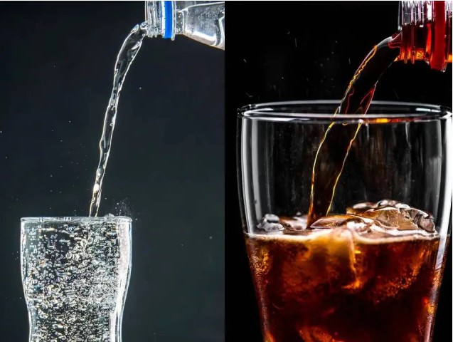 Diferença entre água com gás e refrigerante vai te surpreender Diferença entre água com gás e refrigerante vai te surpreender 4