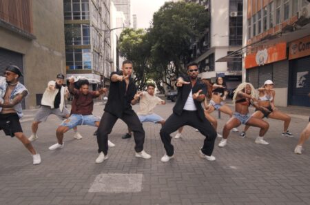 Parangolé e Guga Meyra lançam clipe de “Tapa Tapa” com estética urbana e plural; assista 7