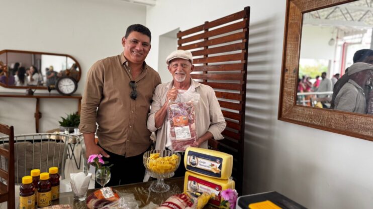 Eunápolis sediou cerimônia de concessão do Selo SIM CONDESC que beneficia a agroindústria local 13