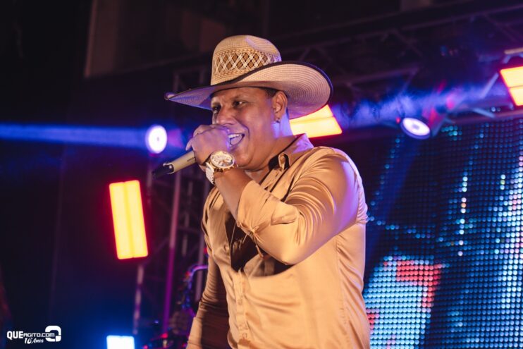 Vall Sylva agita a noite de sexta-feira na Ilha de Guriri com show inesquecível 13