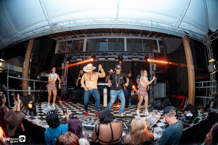 Vall Sylva agita a noite de sexta-feira na Ilha de Guriri com show inesquecível 22