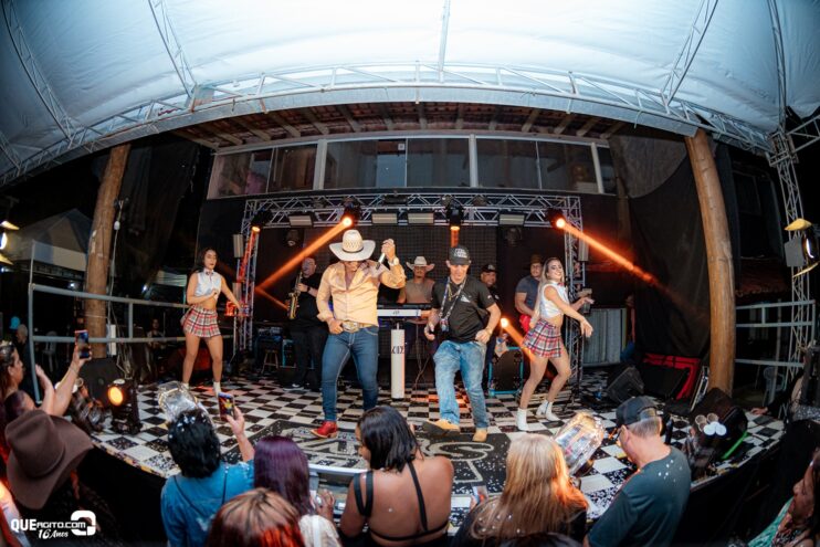 Vall Sylva agita a noite de sexta-feira na Ilha de Guriri com show inesquecível 23