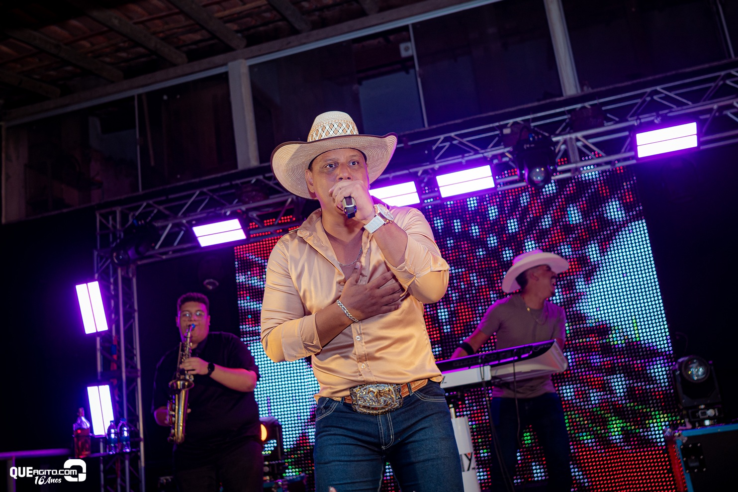 Vall Sylva agita a noite de sexta-feira na Ilha de Guriri com show inesquecível 4