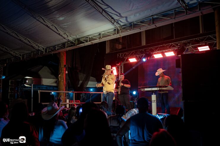 Vall Sylva agita a noite de sexta-feira na Ilha de Guriri com show inesquecível 50