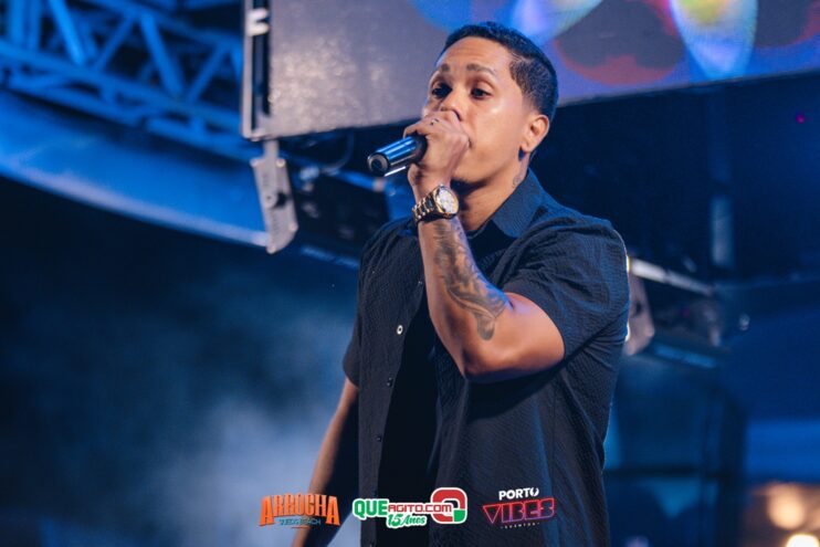 Anna Catarina agita o Arrocha Sueds Beach em Porto Seguro 412